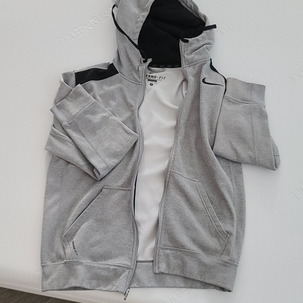 Nike zip up hoodie therma-fit